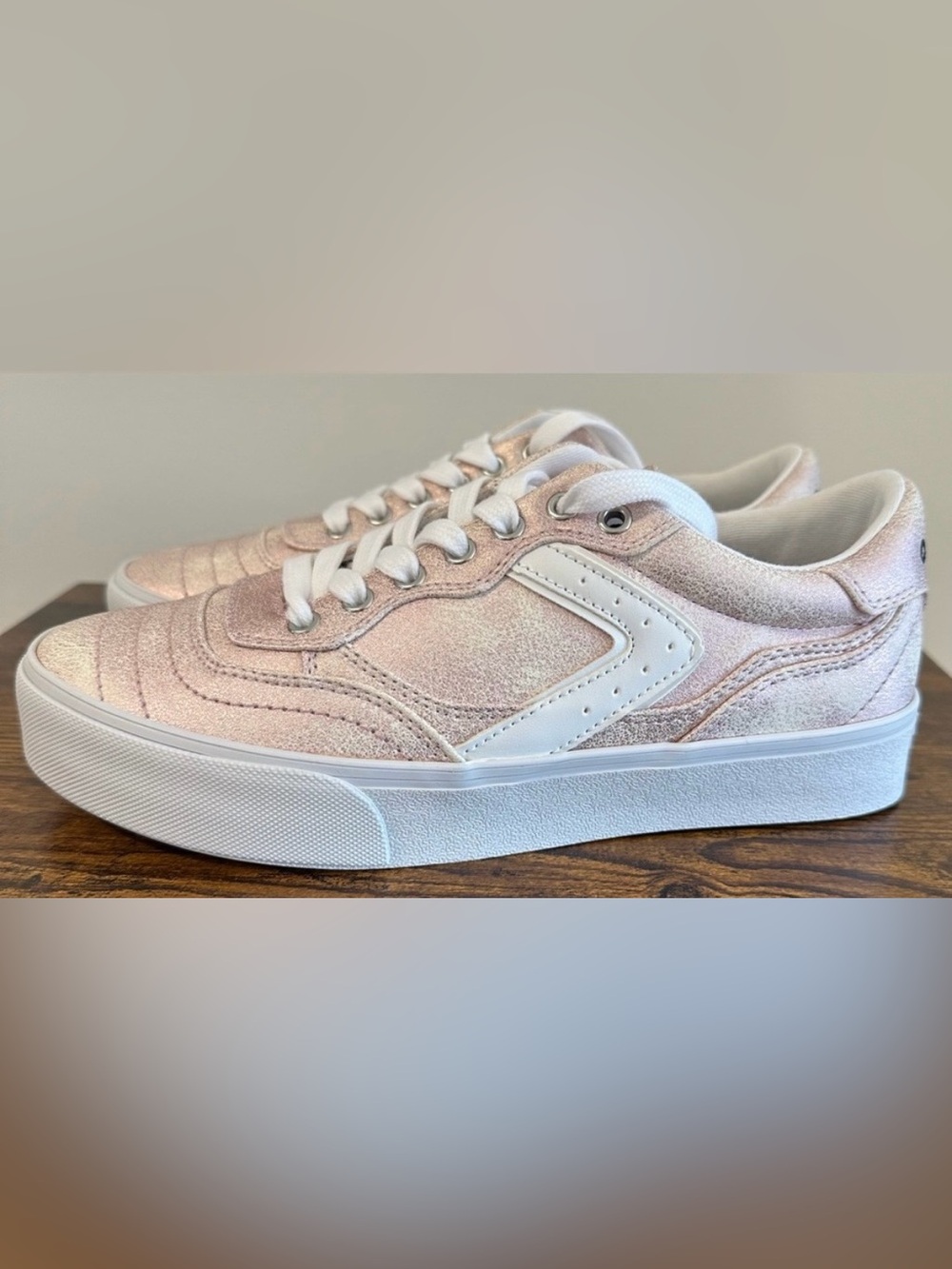 Airwalk Girls Harley Pink Multi Metal Sneakers NWT Size Big Girls 6.5